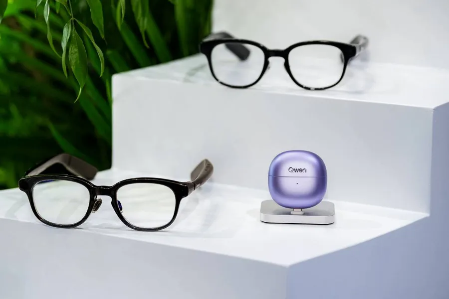 Qwen Glasses N1 - Manufacturer N1 series and Qwen Clip collection image; not an individual packshot.
