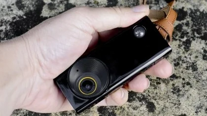 Autographer - Original physical-device photograph of Autographer. SmartWearGuide has not hands-on tested this model. Photo credit: Angela Nicholson / Future / TechRadar.
