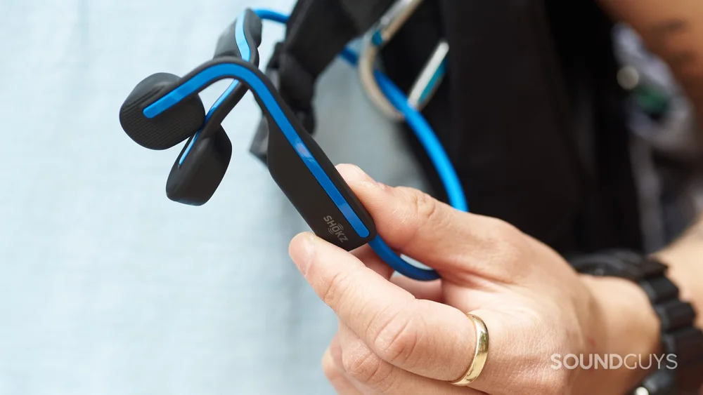 Shokz OpenMove - Original physical-device photograph of Shokz OpenMove. SmartWearGuide has not hands-on tested this model. Photo/source credit: SoundGuys.